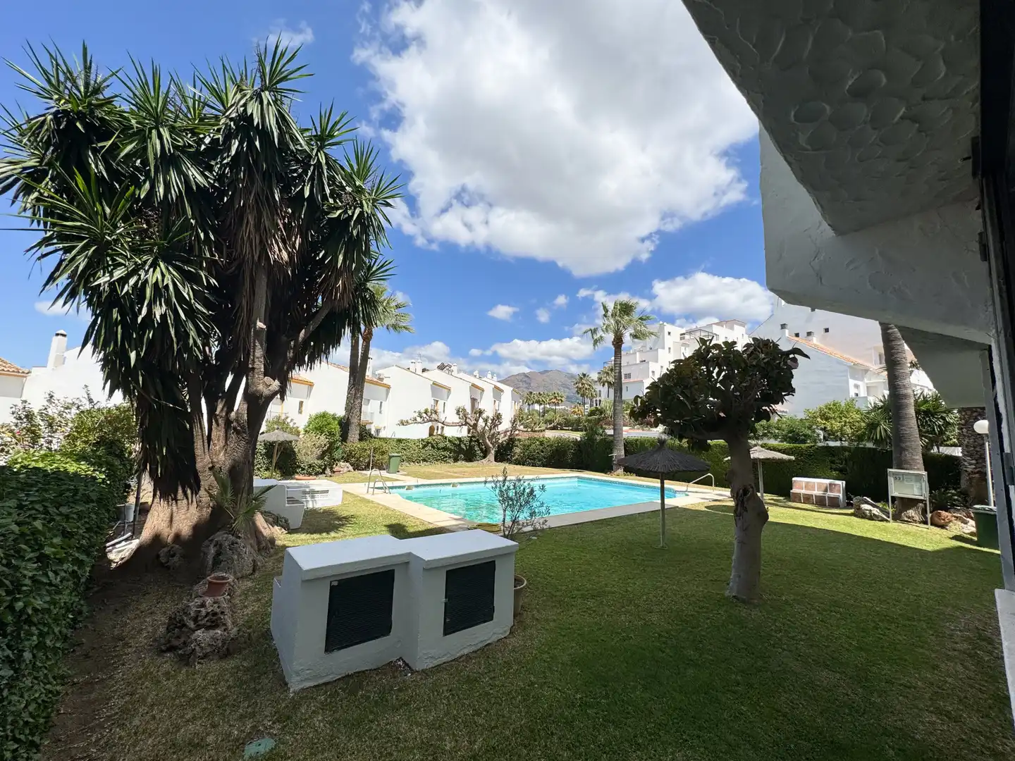 Jardín de Dúplex en venta en Estepona con Aire acondicionado, Terraza y Piscina