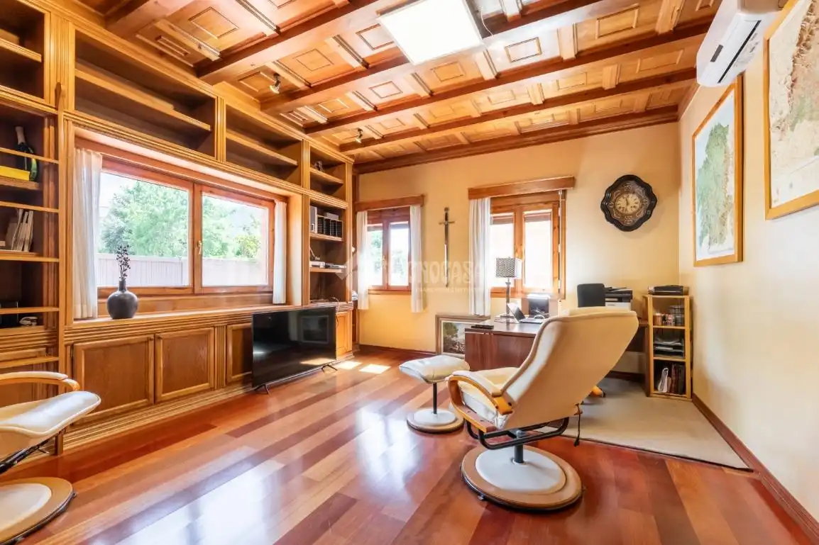 Sala de estar de Casa o chalet en venta en Hoyo de Manzanares con Calefacción