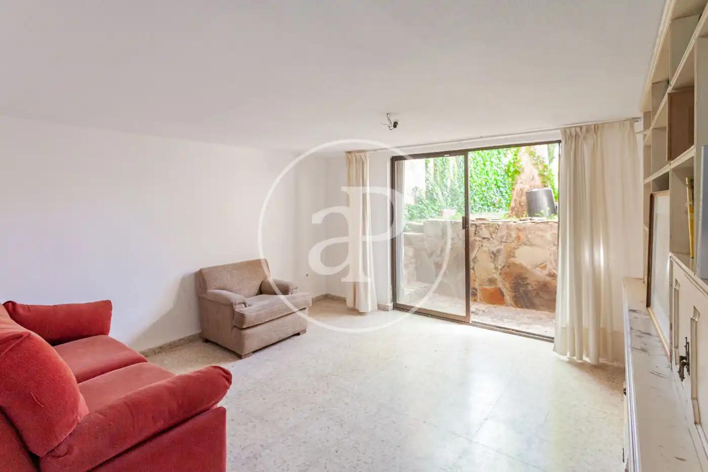 Sala d'estar de Casa adosada en venda en Madrid amb Calefacció, Jardí privat i Piscina