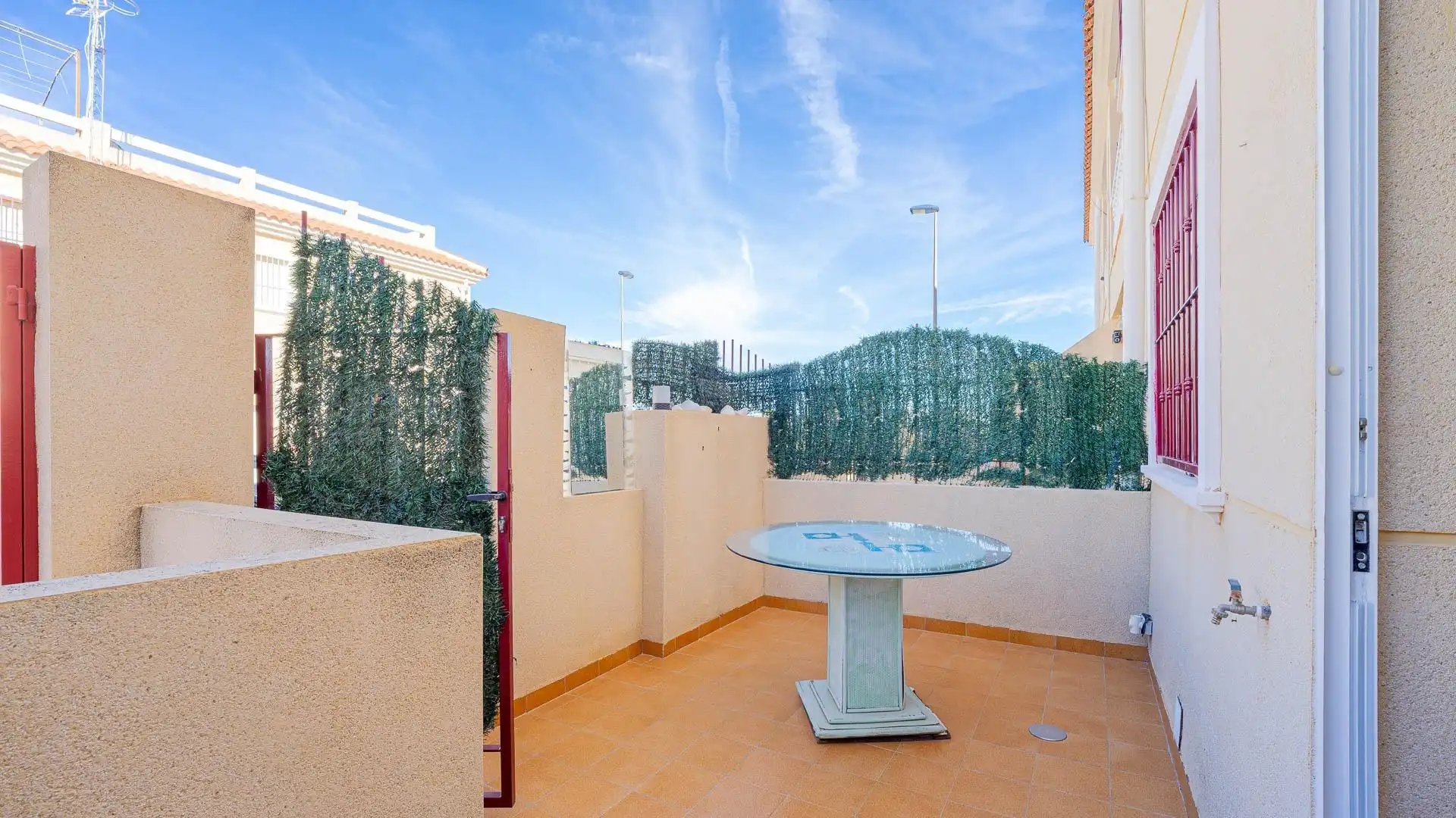 Terrassa de Casa o xalet en venda en Orihuela amb Jardí privat, Moblat i Piscina comunitària