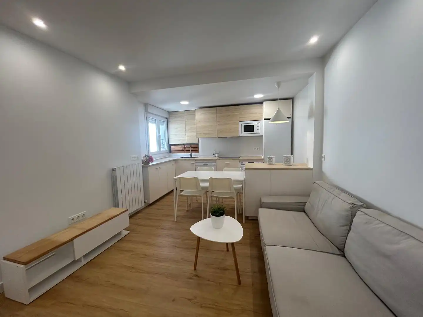Sala de estar de Piso en venta en Vitoria - Gasteiz con Calefacción, Terraza y Trastero
