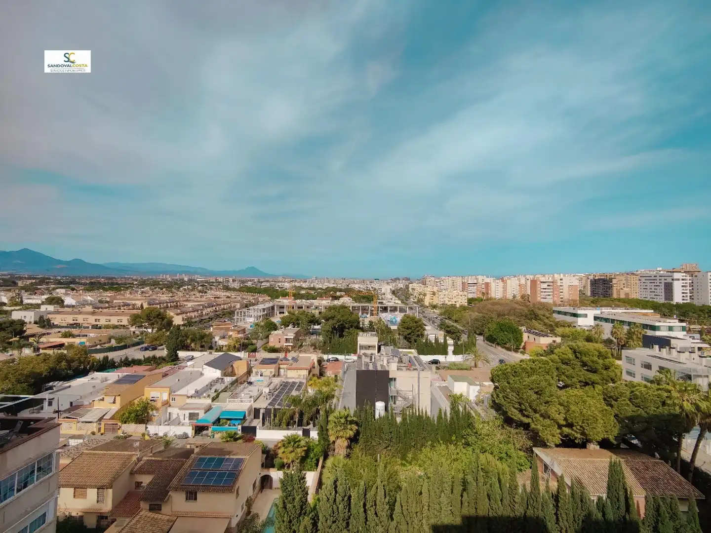 Vista exterior de Àtic de lloguer en Alicante / Alacant amb Piscina comunitària