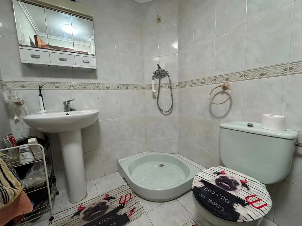 Bany de Pis en venda en Gijón  amb Calefacció, Parquet i Traster