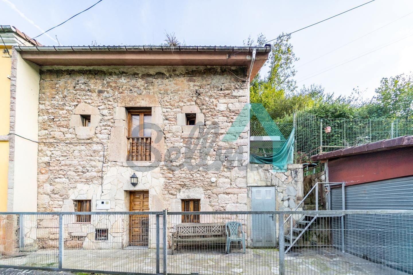 Vista exterior de Casa adosada en venda en Ribera de Arriba amb Calefacció, Jardí privat i Terrassa