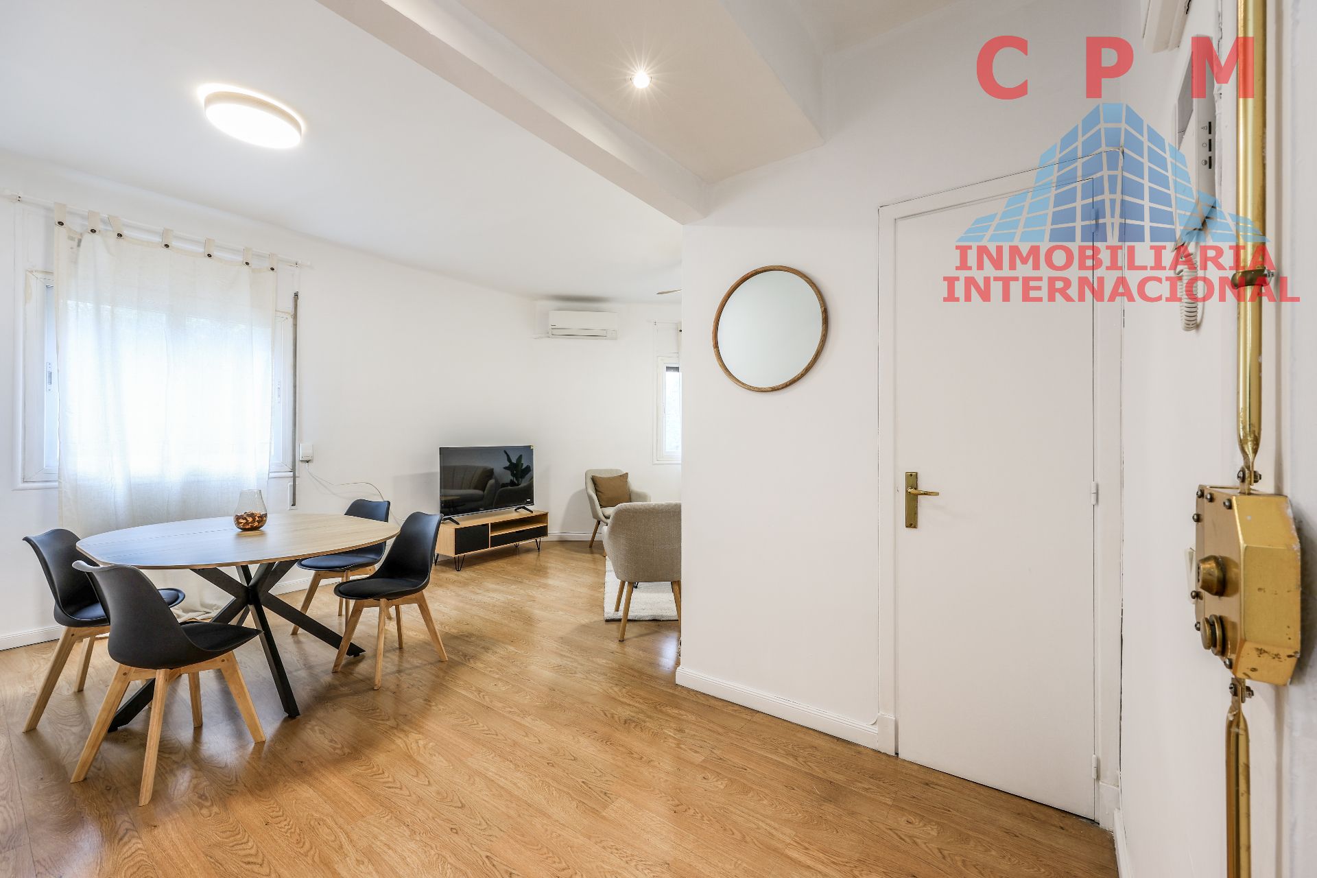 Living room of Flat to rent in  Madrid Capital  with Air Conditioner, Heating and Parquet flooring