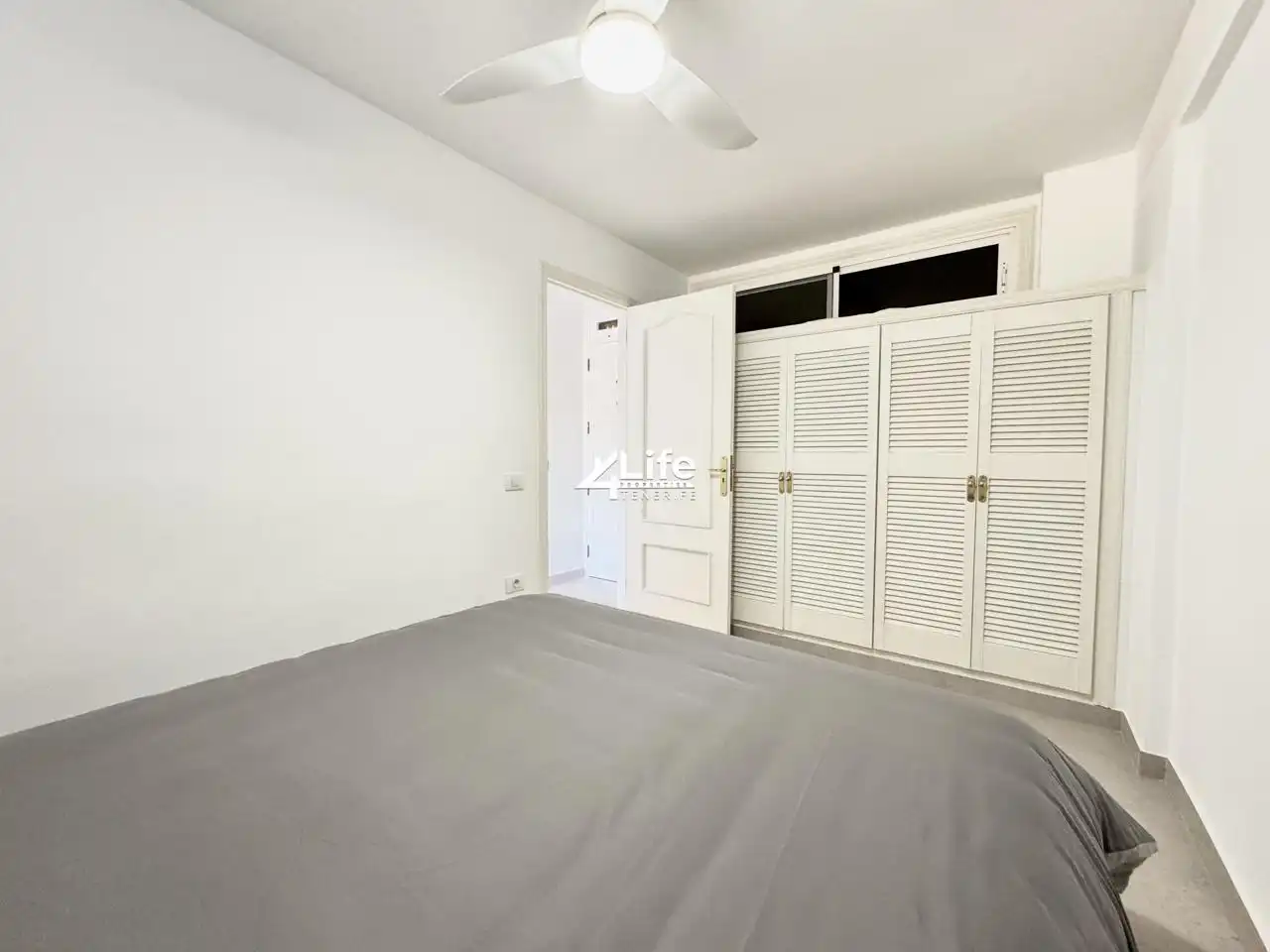 Habitación de Apartamento en venta en Arona con Terraza, Amueblado y Balcón