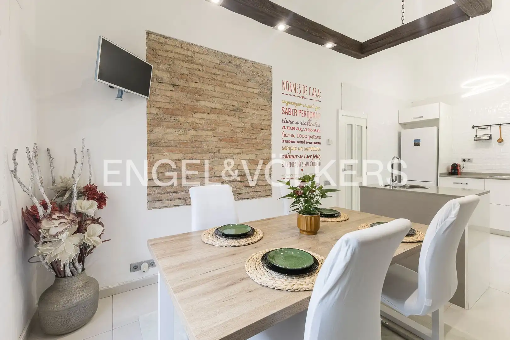 Comedor de Apartamento en venta en Barcelona con Calefacción