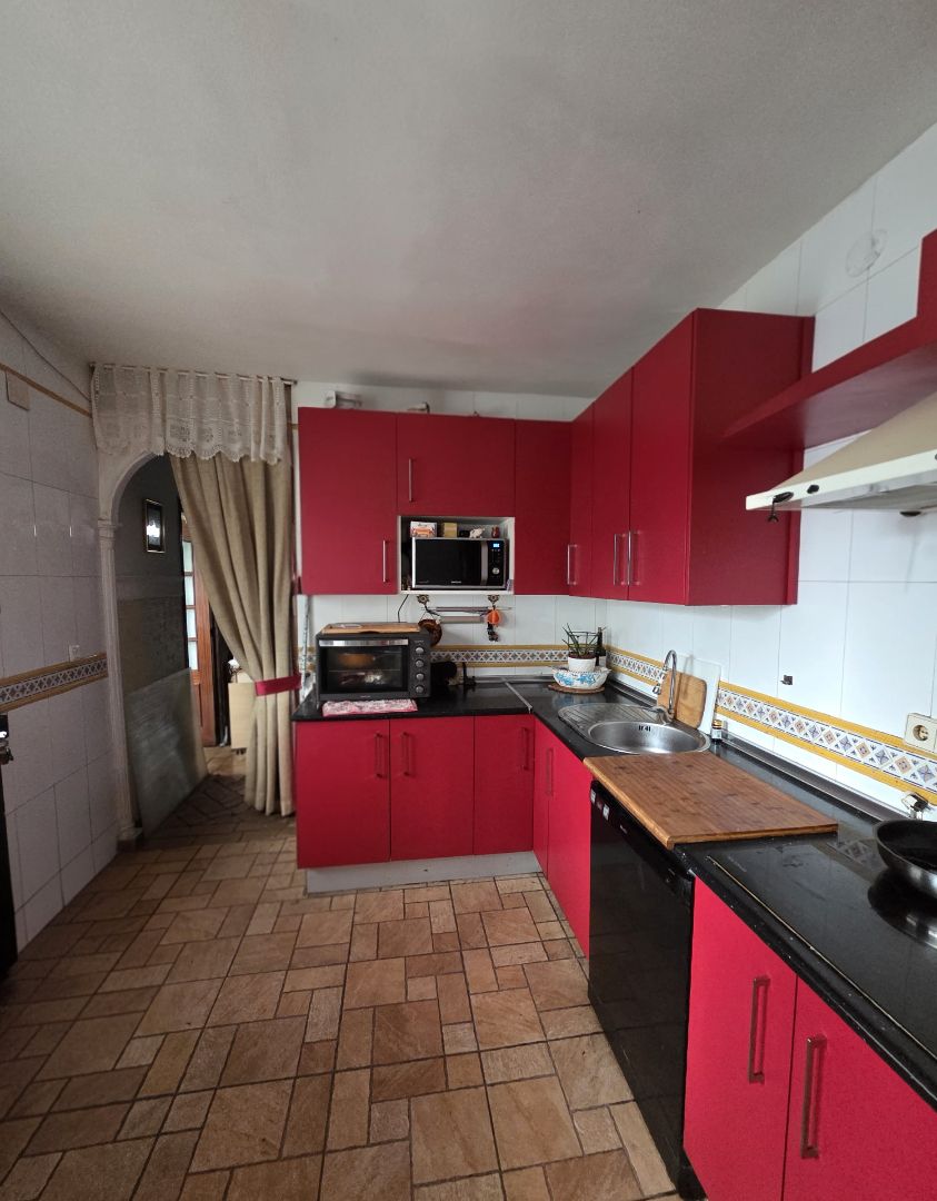 Cuina de Casa adosada en venda en  Córdoba Capital amb Jardí privat, Terrassa i Moblat