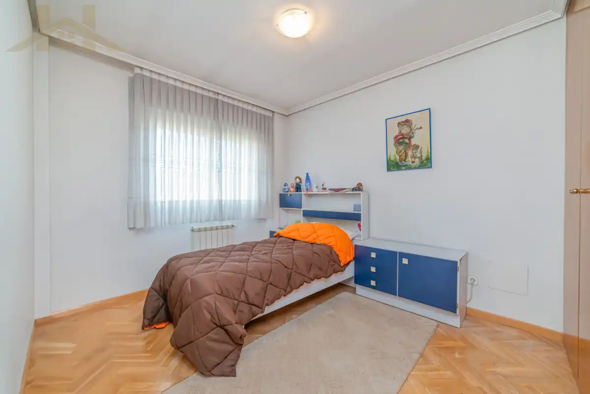 Dormitori de Casa adosada en venda en Villaviciosa de Odón amb Calefacció i Moblat