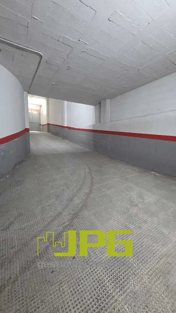 Parking of Garage for rent in Centro  