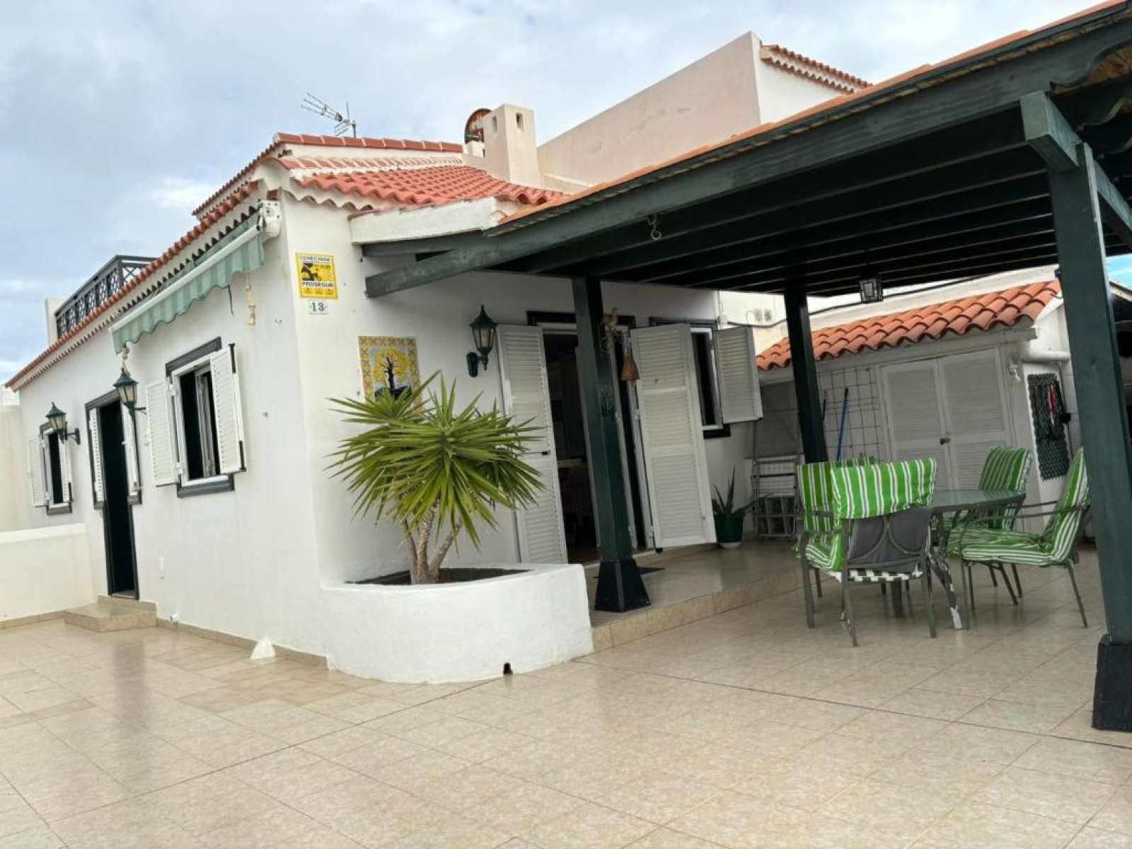 Vista exterior de Apartament per a compartir en Arico amb Aire condicionat i Terrassa