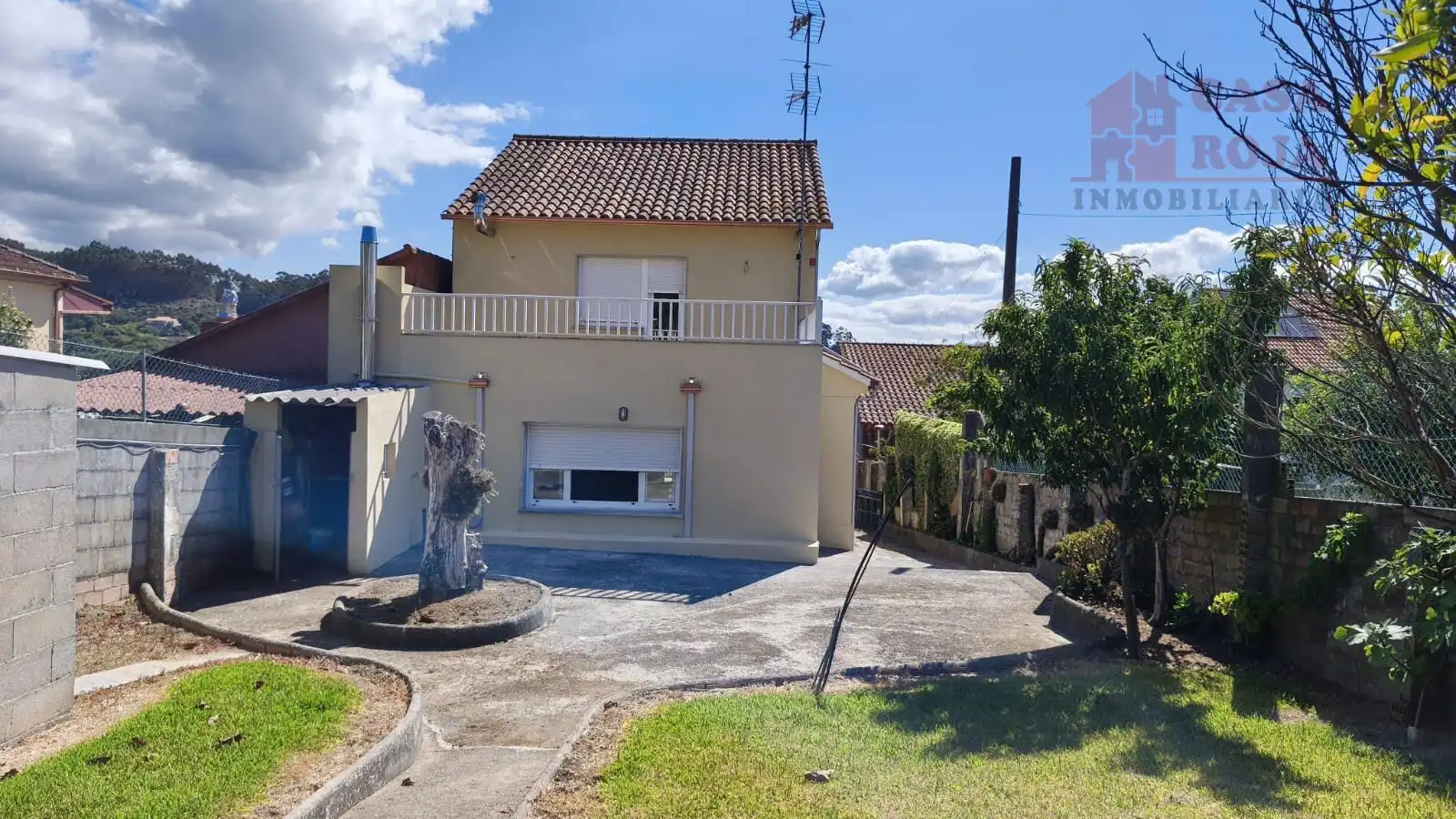 Vista exterior de Casa o xalet en venda en Cangas  amb Calefacció, Terrassa i Moblat