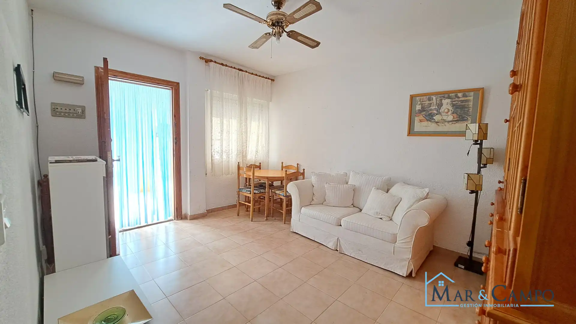 Sala d'estar de Casa o xalet en venda en Los Alcázares amb Jardí privat i Moblat