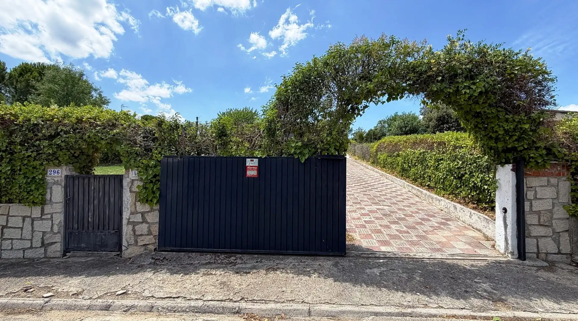 Exterior view of Houses for sale in Santa Cruz del Retamar  with Private garden, Terrace and Swimming Pool