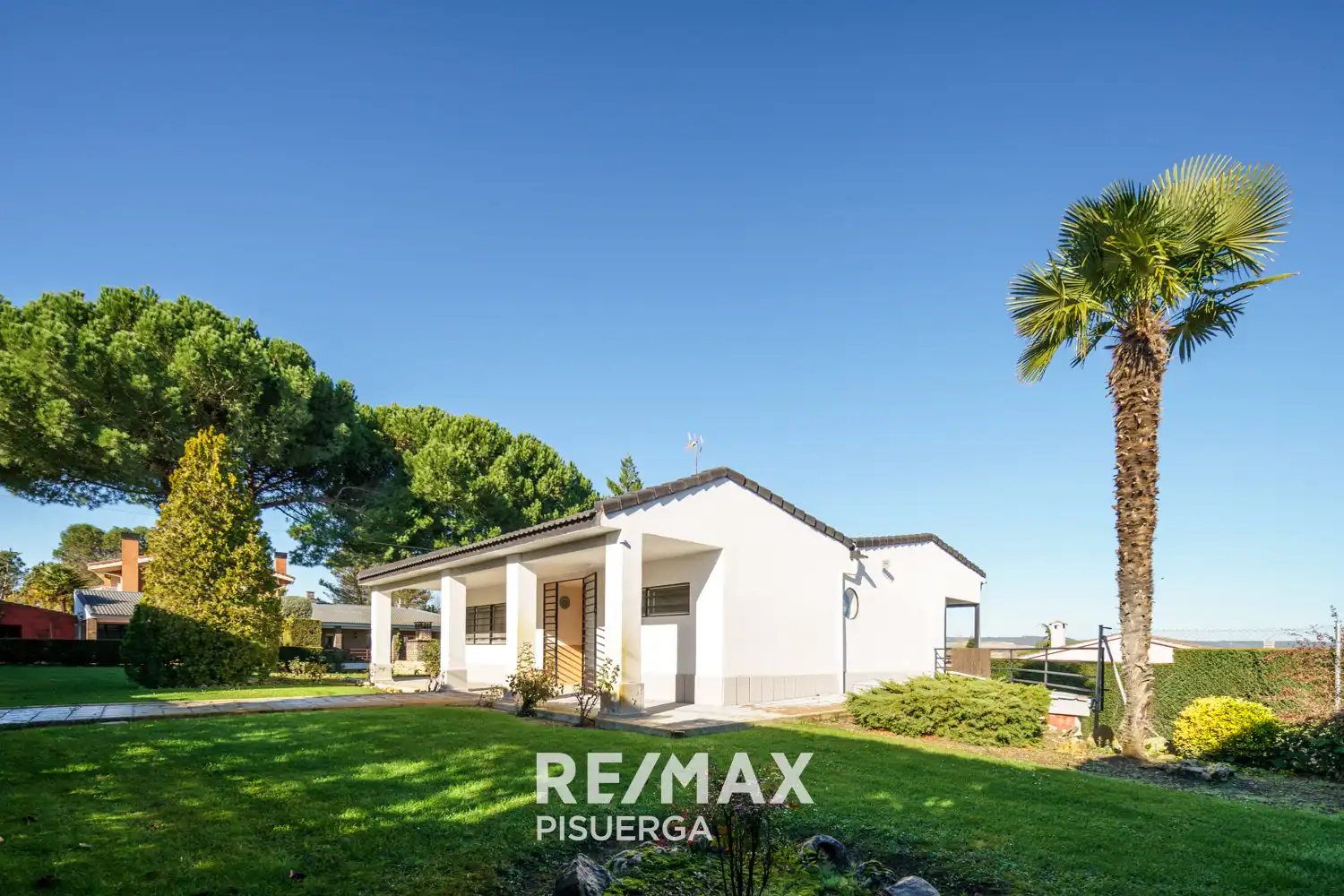Vista exterior de Casa o xalet en venda en Tudela de Duero amb Calefacció, Jardí privat i Terrassa