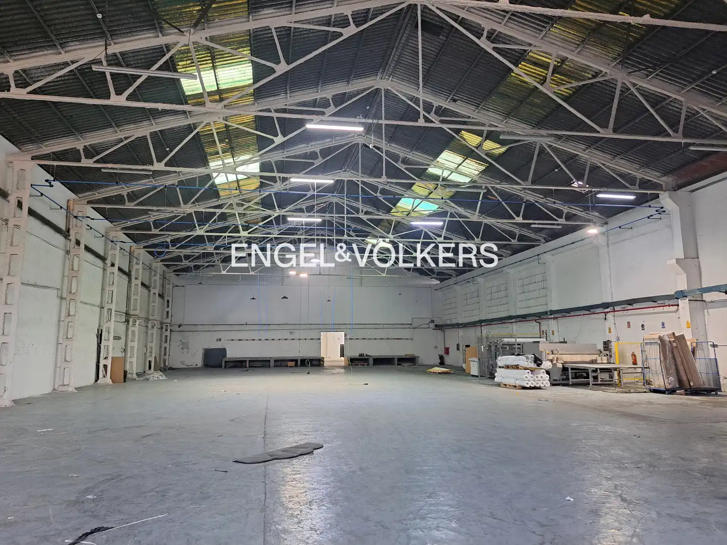 Exterior view of Industrial buildings for rent in L'Hospitalet de Llobregat