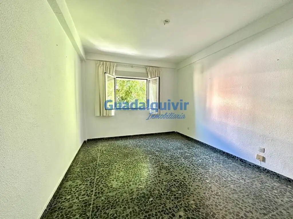 Habitación de Piso en venta en Sevilla con Aire acondicionado, Calefacción y Terraza