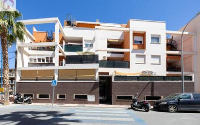 Vista exterior de Pis en venda en Churriana de la Vega amb Aire condicionat, Calefacció i Terrassa