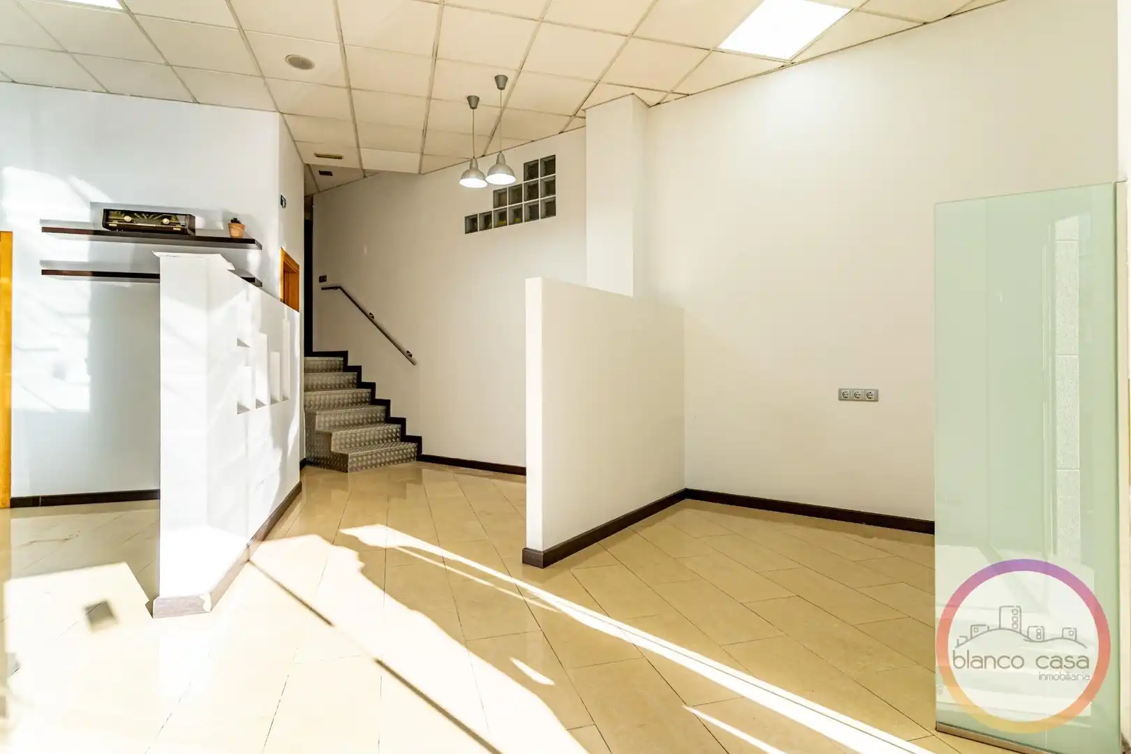 Local comercial en venda a Carballo, imagen 4