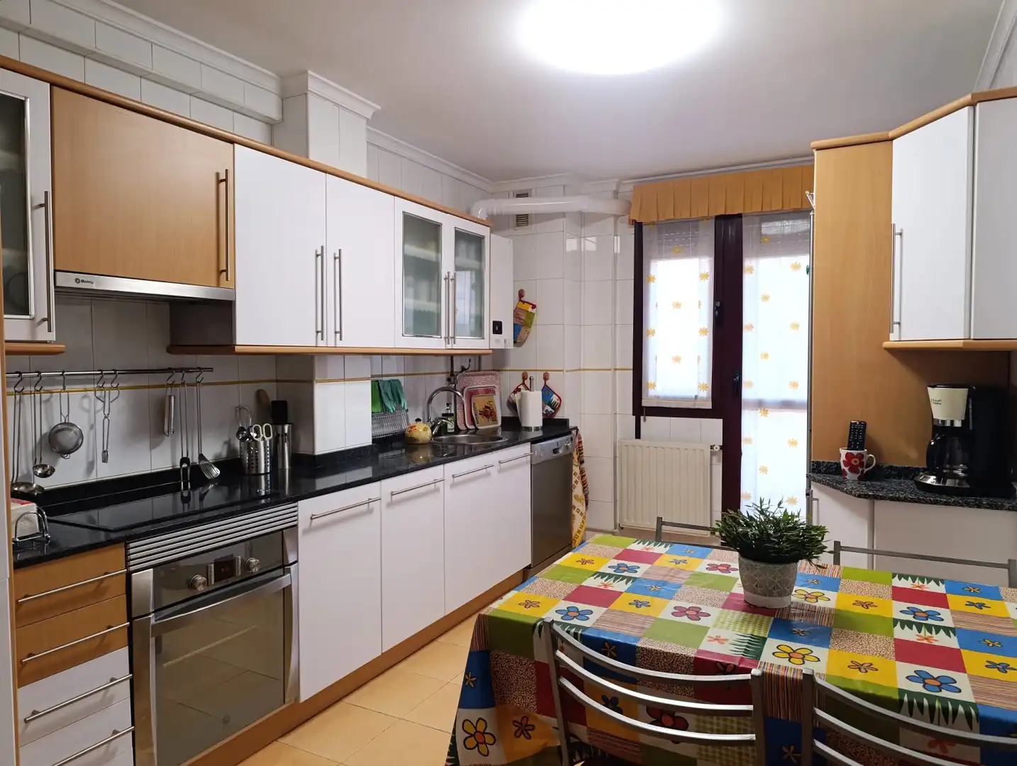 Cocina de Piso de alquiler en Oviedo  con Calefacción, Parquet y Terraza