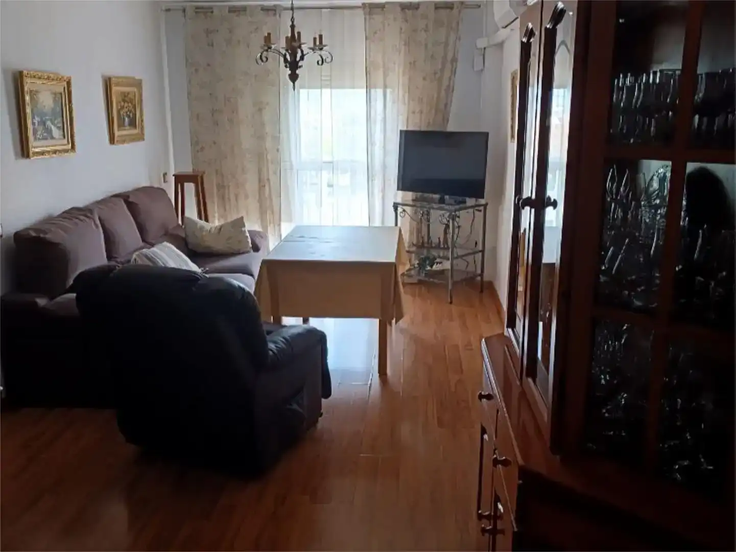 Wohnzimmer von Wohnung zur untervermieten in Montequinto mit Klimaanlage, Privatgarten und Parkett