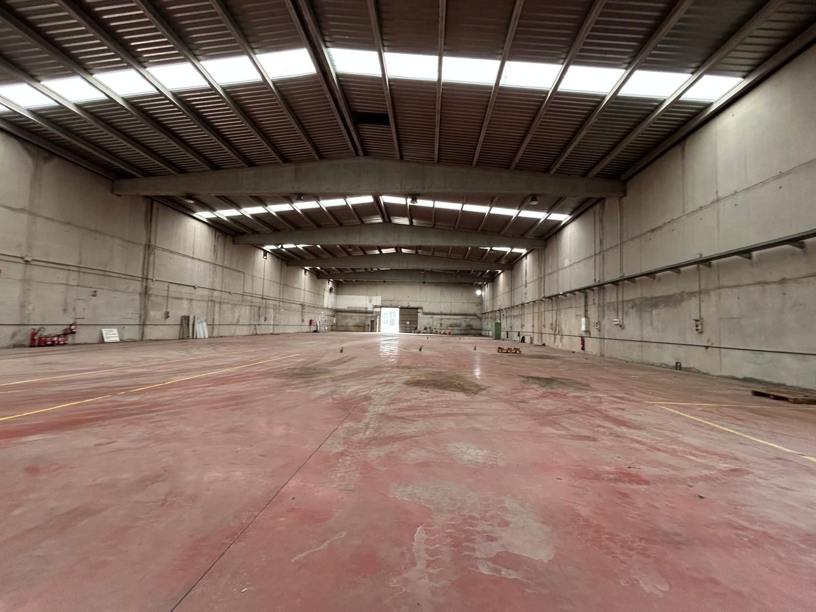 Industrial buildings to rent in Palou