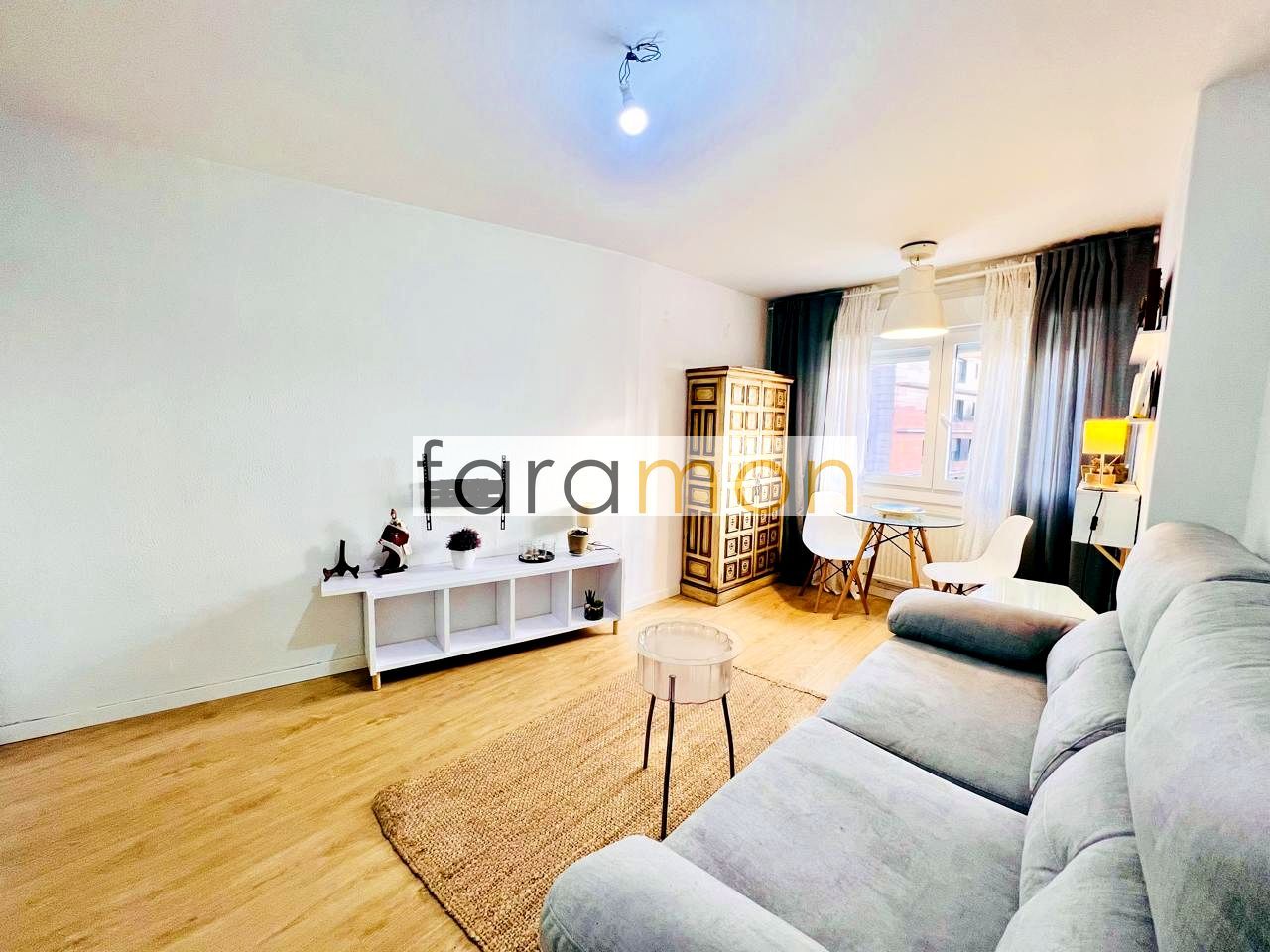 Vista exterior de Estudio en venta en Vigo  con Calefacción y Amueblado