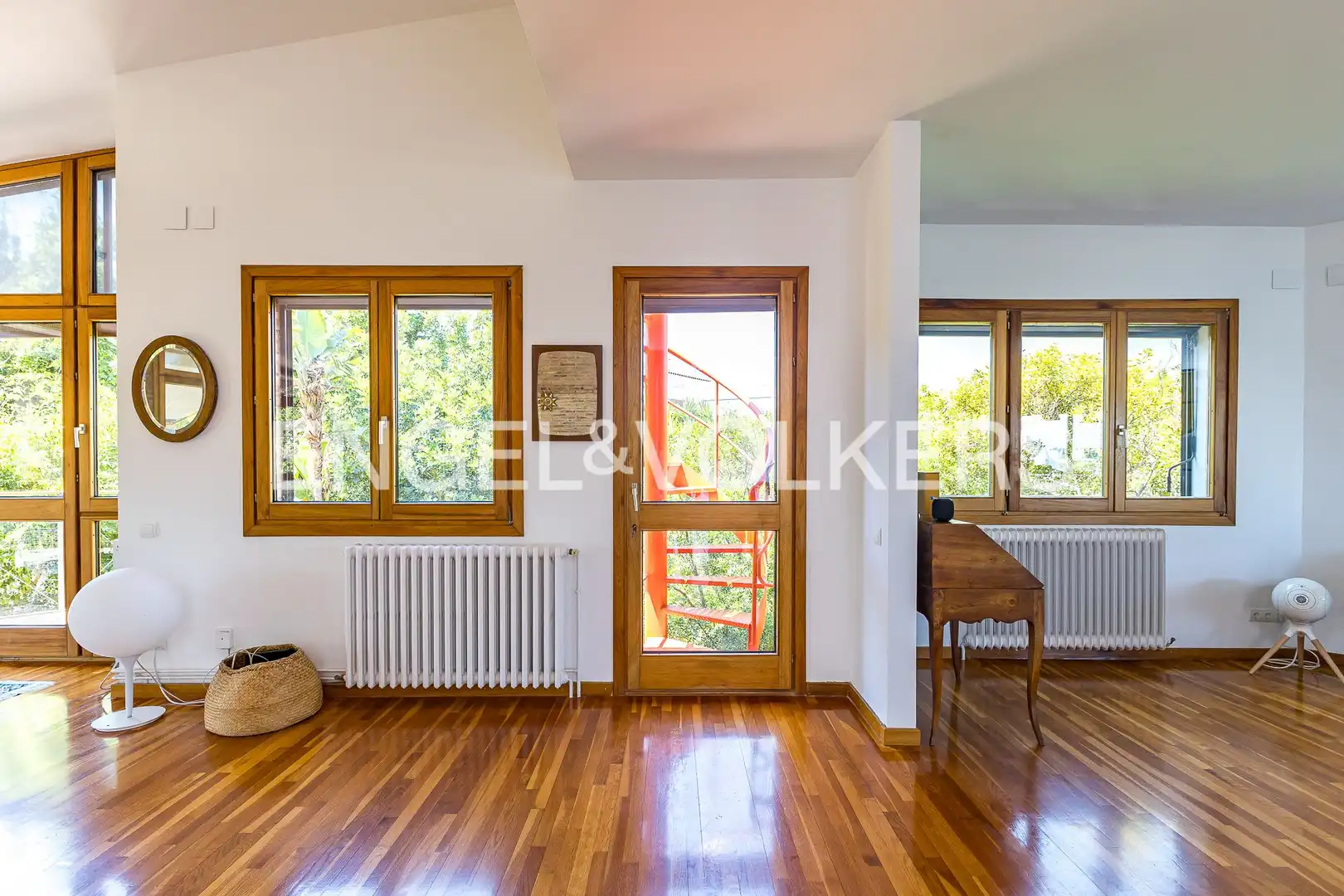 Sala de estar de Finca rústica en venta en Vilanova i la Geltrú con Calefacción, Jardín privado y Terraza