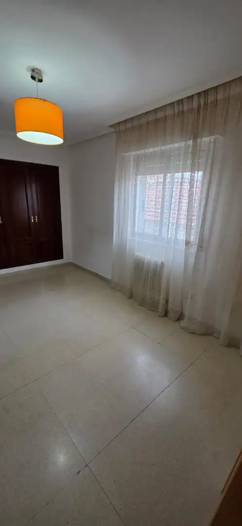 Dormitori de Pis en venda en Guijuelo amb Calefacció i Moblat
