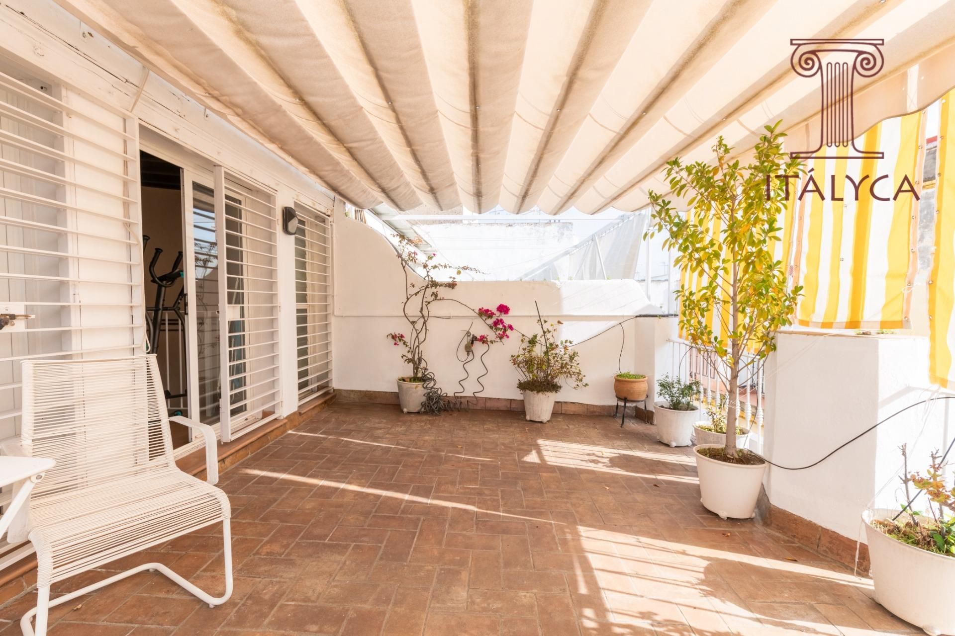 Terrace of House or chalet for sale in  Sevilla Capital  with Air Conditioner, Heating and Parquet flooring