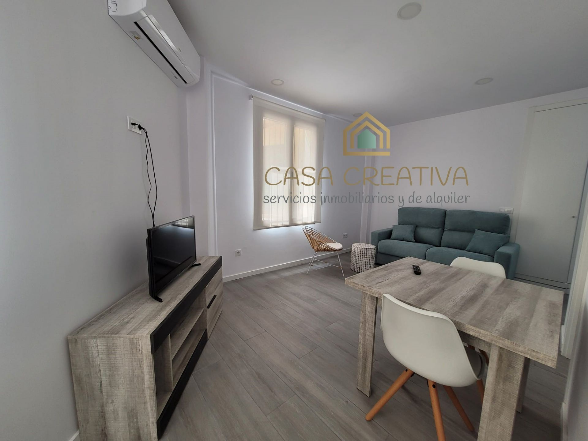 Sala d'estar de Estudi de lloguer en  Valencia Capital amb Aire condicionat, Calefacció i Moblat