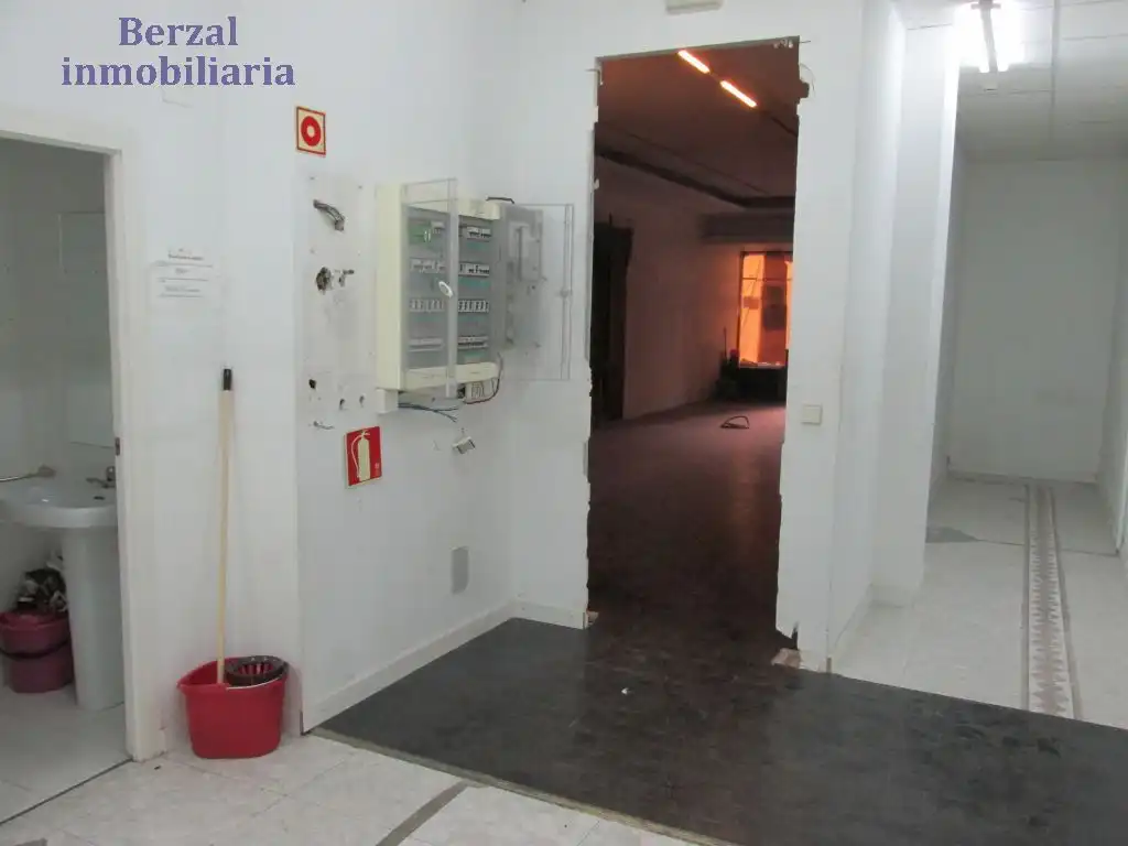 Locale commerciale in affitto a Calle Doctores Castroviejo, imagen 3