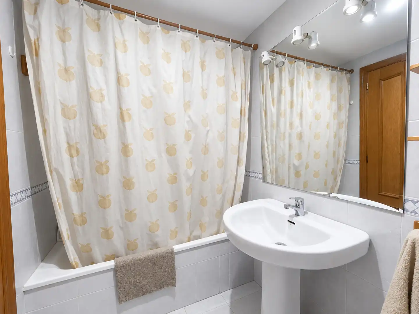 Bathroom of Flat for sale in Patraix