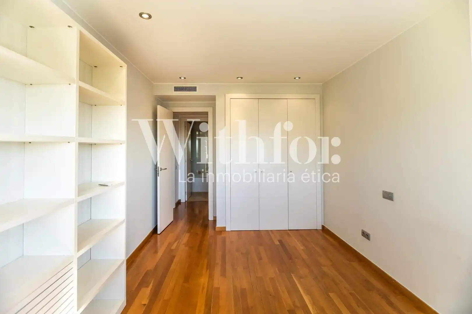 Bedroom of Attic for sale in Barcelona  with Air Conditioner, Heating and Terrace