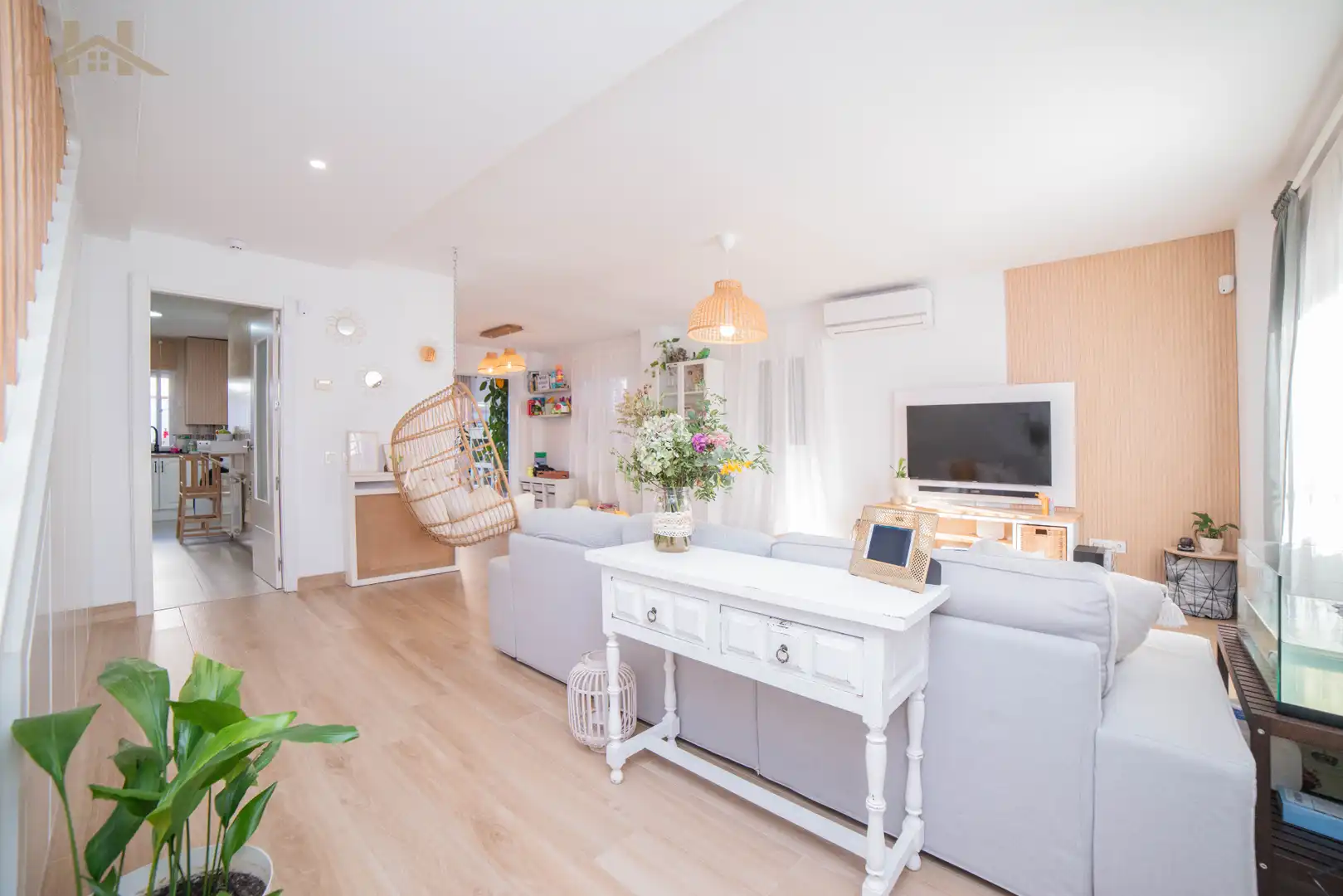 Sala d'estar de Casa adosada en venda en Brunete amb Aire condicionat, Jardí privat i Terrassa