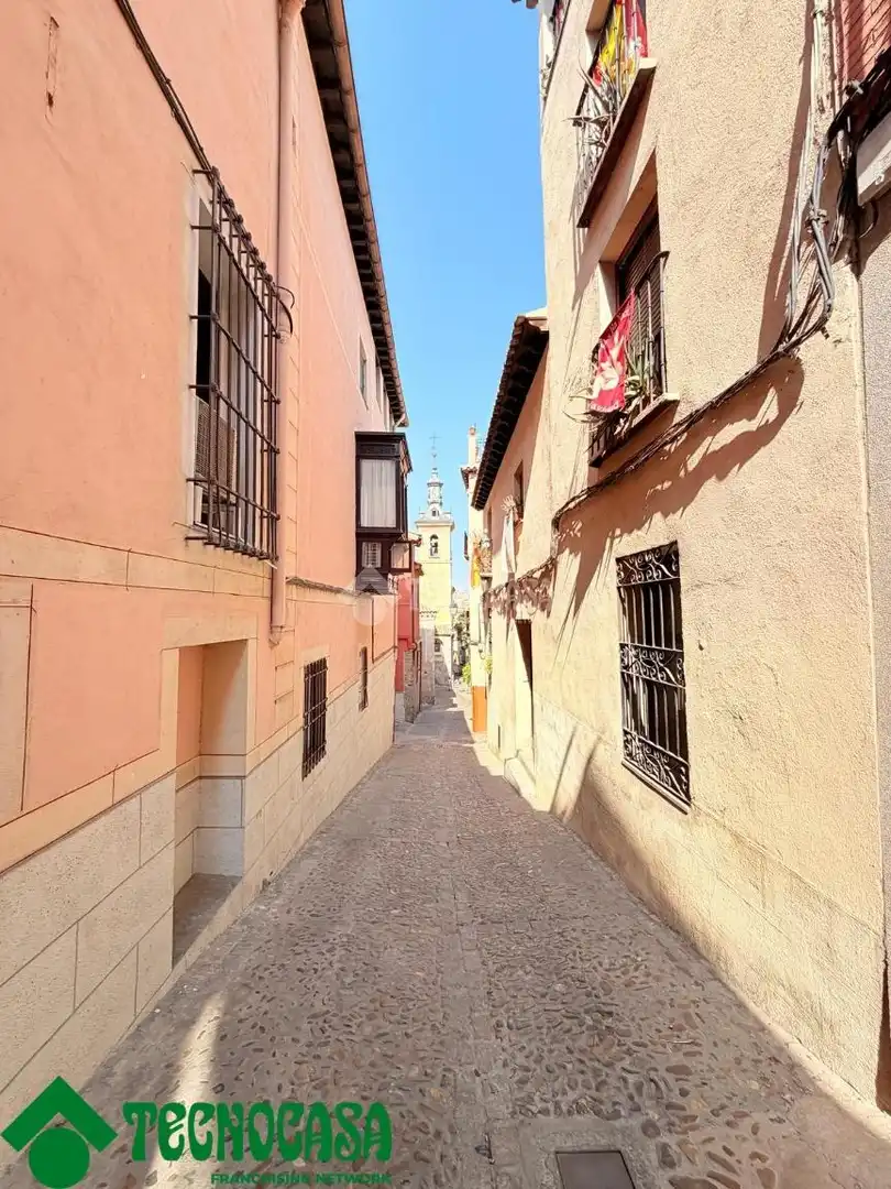 Vista exterior de Casa adosada en venda en Toledo amb Terrassa i Balcó