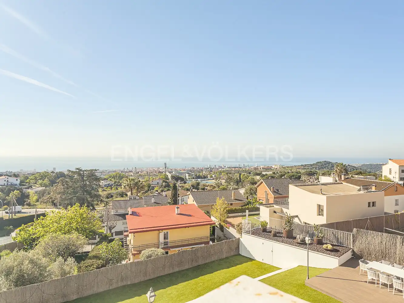 Vista exterior de Casa o xalet en venda en Mataró amb Aire condicionat, Calefacció i Jardí privat