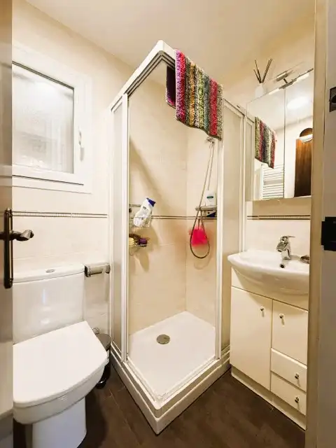 Bathroom of Flat for sale in Barcelona  with Heating