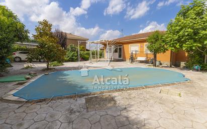 Exterior view of House or chalet for sale in Torrejón del Rey  with Heating, Private garden and Swimming Pool