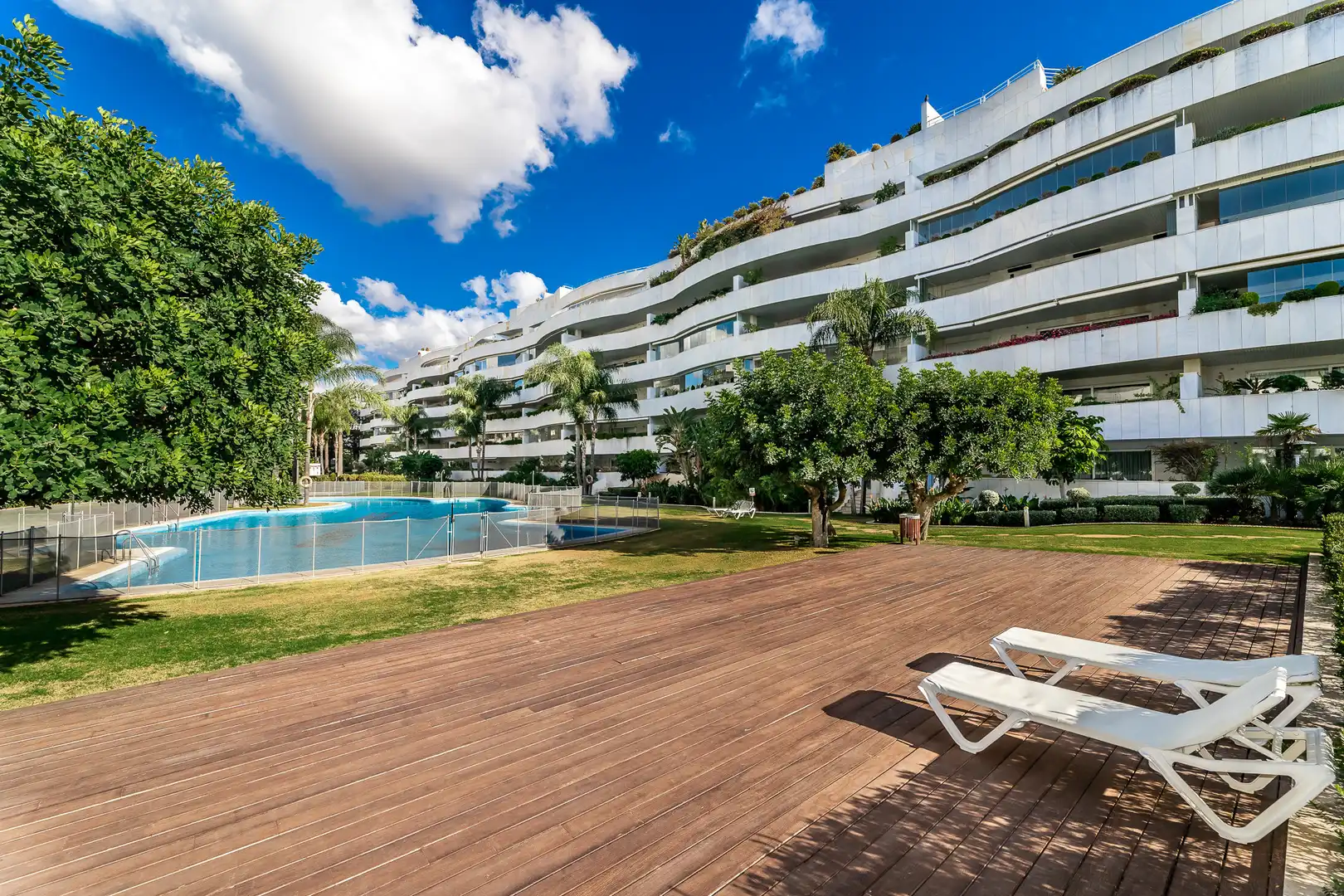 Vista exterior de Apartamento de alquiler en Marbella con Aire acondicionado, Terraza y Amueblado