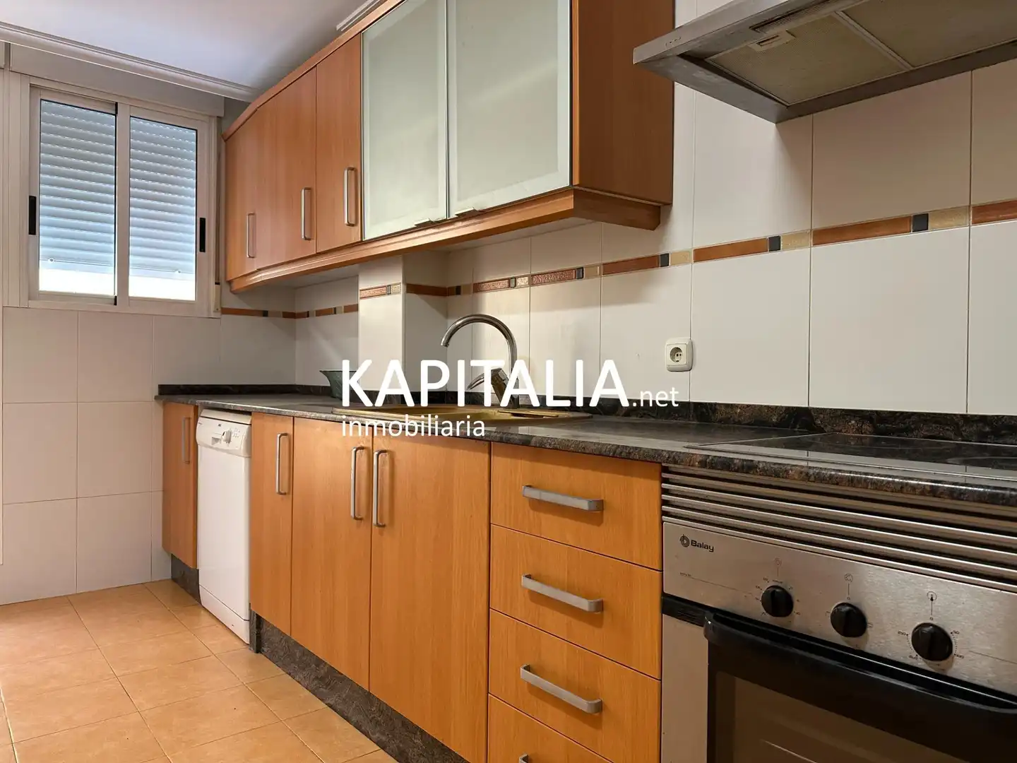 Cuina de Casa o xalet en venda en Novelé  / Novetlè amb Aire condicionat, Jardí privat i Traster