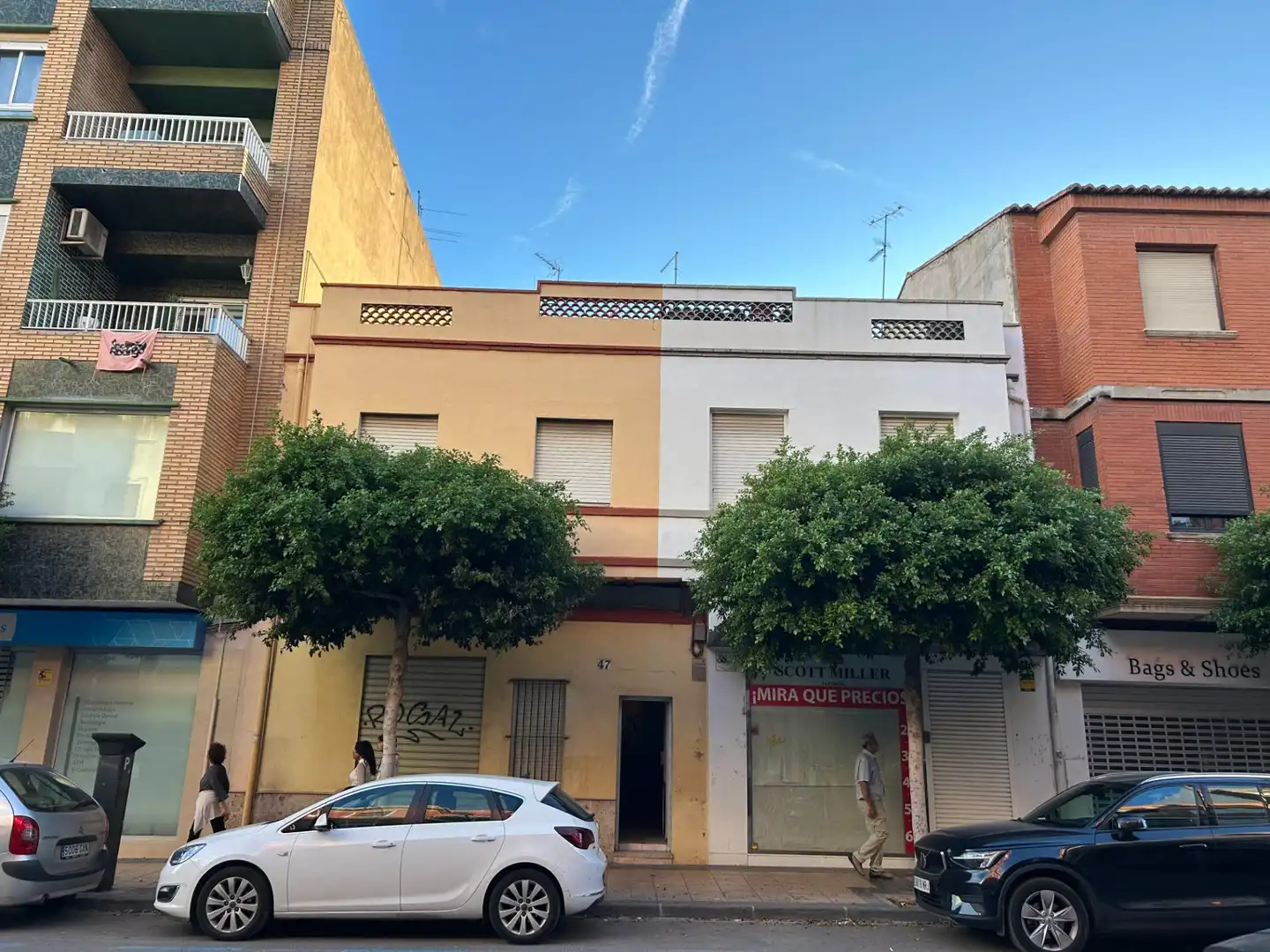 Vista exterior de Edifici en venda en Sagunto / Sagunt