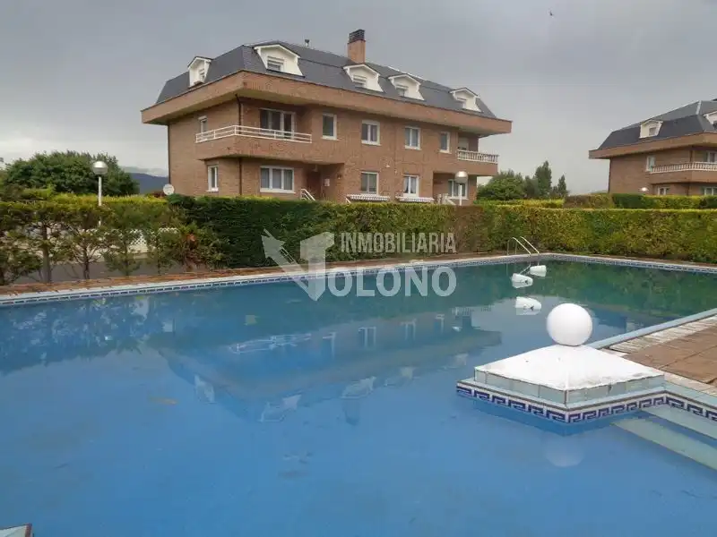 Piscina de Casa o xalet en venda en Haro amb Calefacció, Jardí privat i Parquet