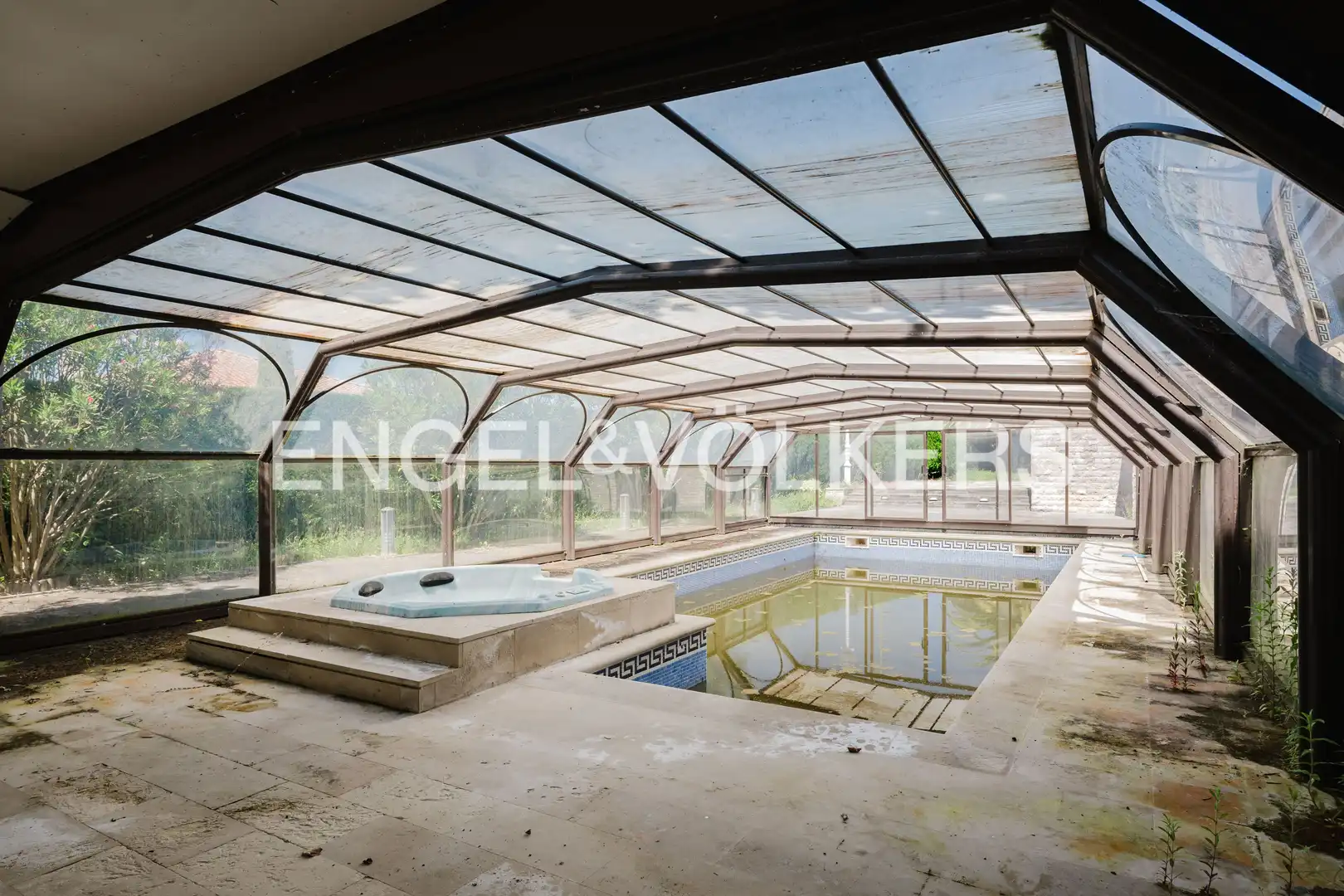 Piscina de Finca rústica en venta en Hendaye con Aire acondicionado, Calefacción y Jardín privado