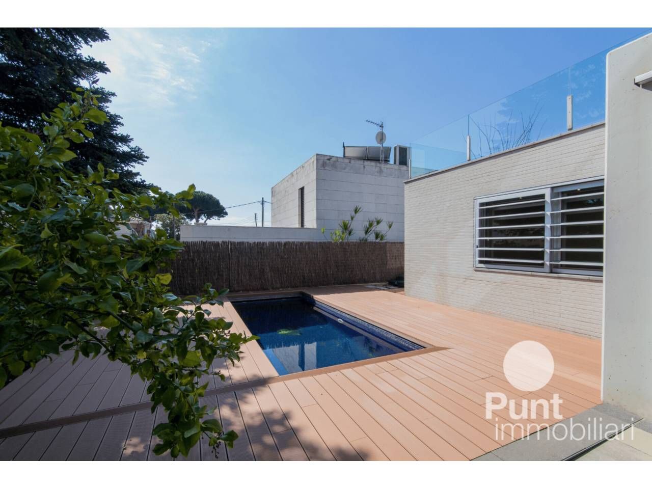 Vista exterior de Casa o xalet en venda en Premià de Dalt amb Calefacció, Jardí privat i Terrassa