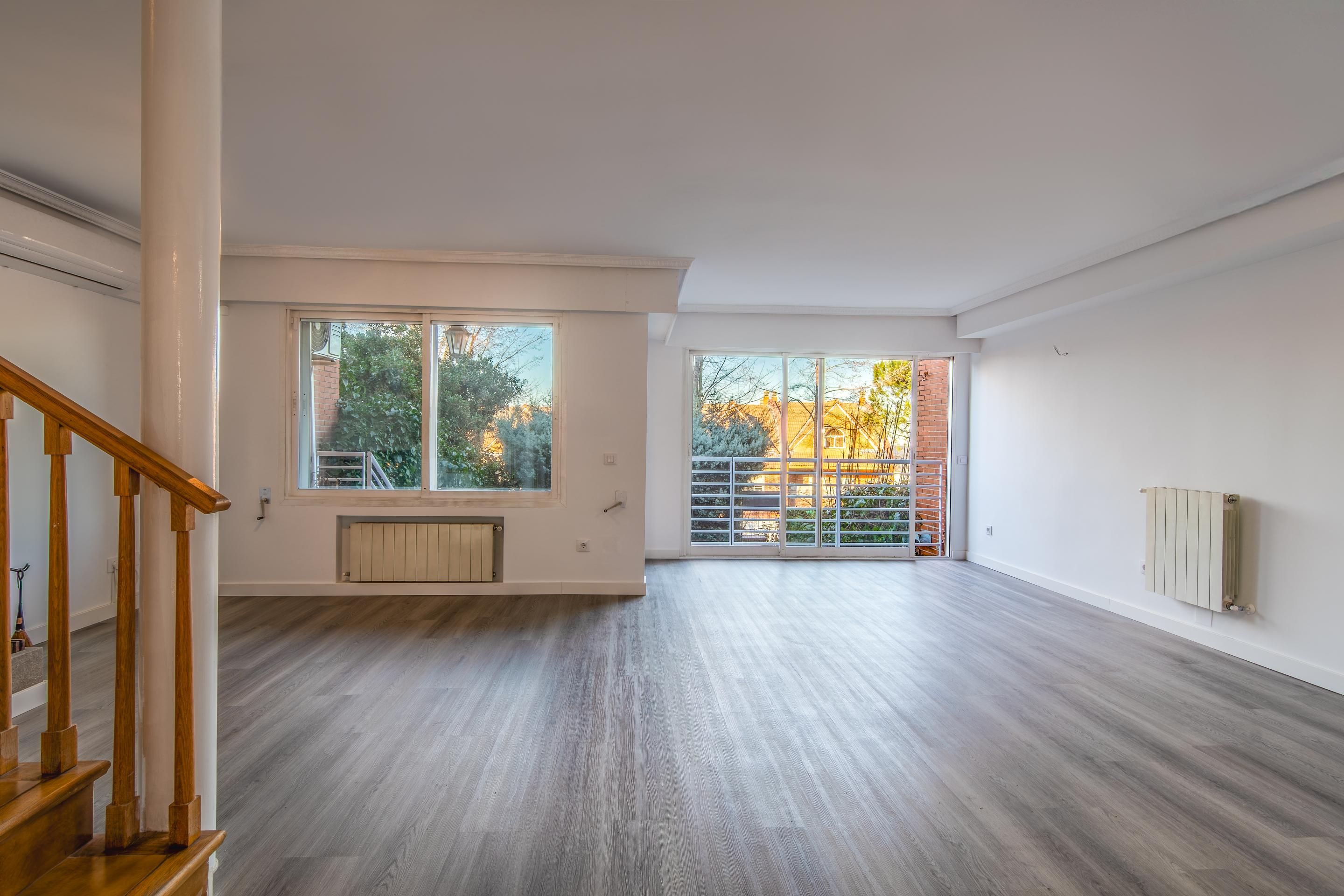 Living room of Single-family semi-detached for rent in Pozuelo de Alarcón  with Air Conditioner, Heating and Private garden