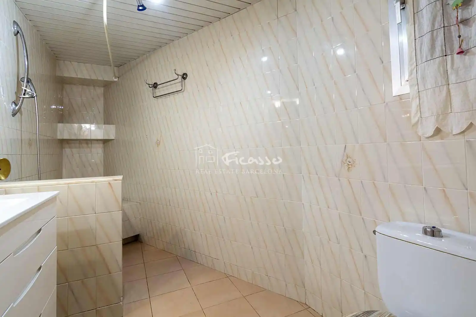 Kitchen of Flat for sale in Barcelona  with Air Conditioner, Heating and Oven