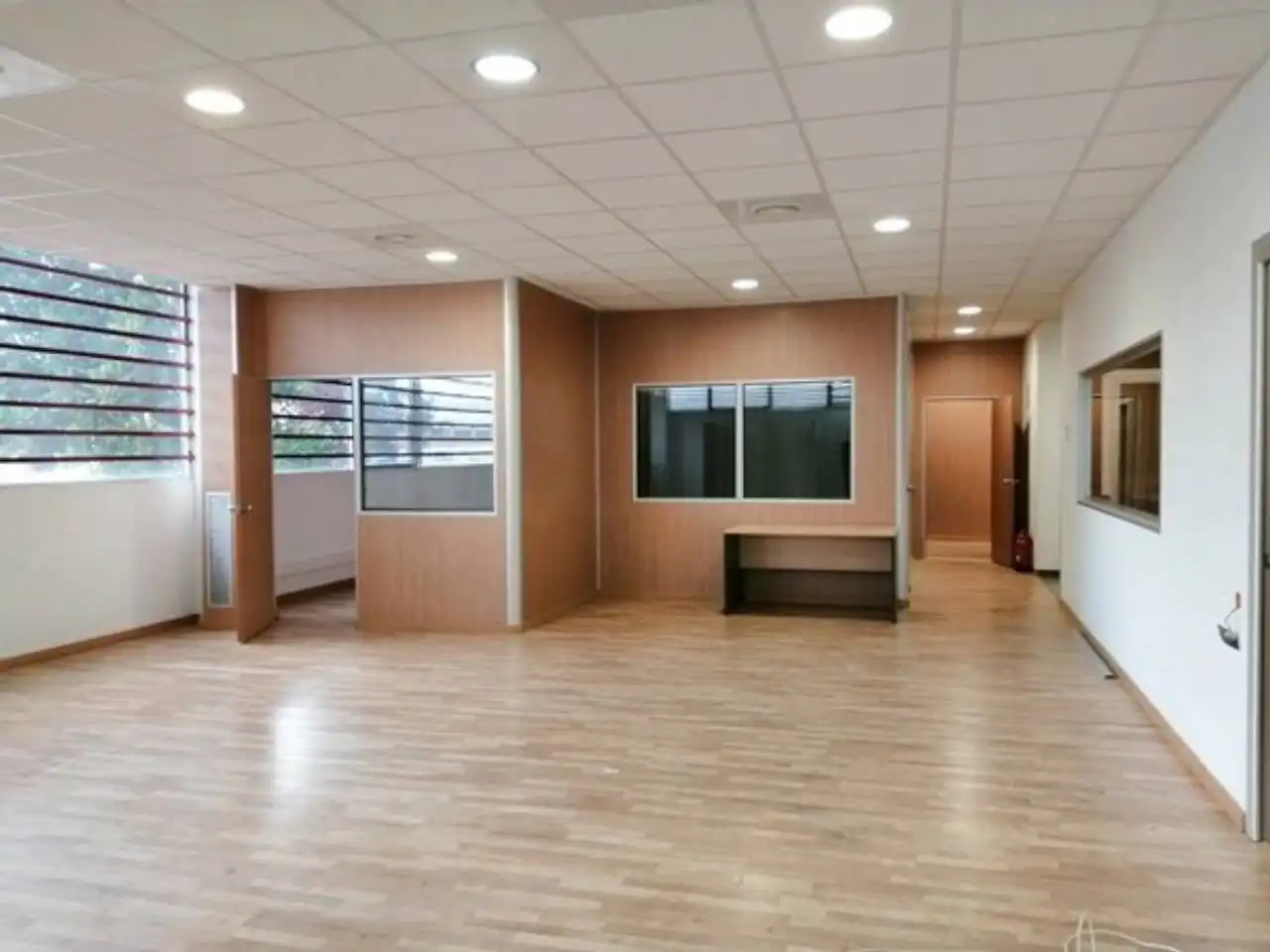 Büro zur Miete in Santa Perpètua de Mogoda mit Heizung und Alarm