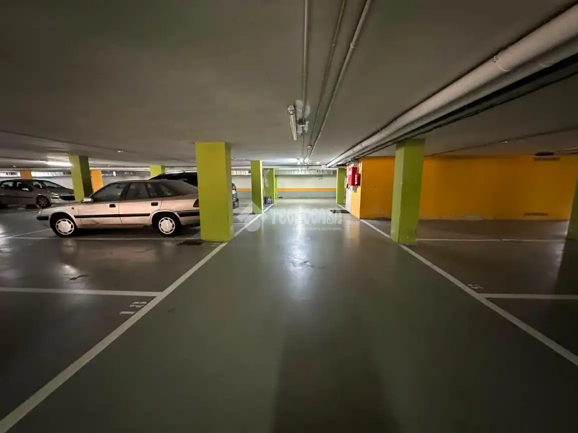 Parkplatz von Garage zum Verkauf in Santander