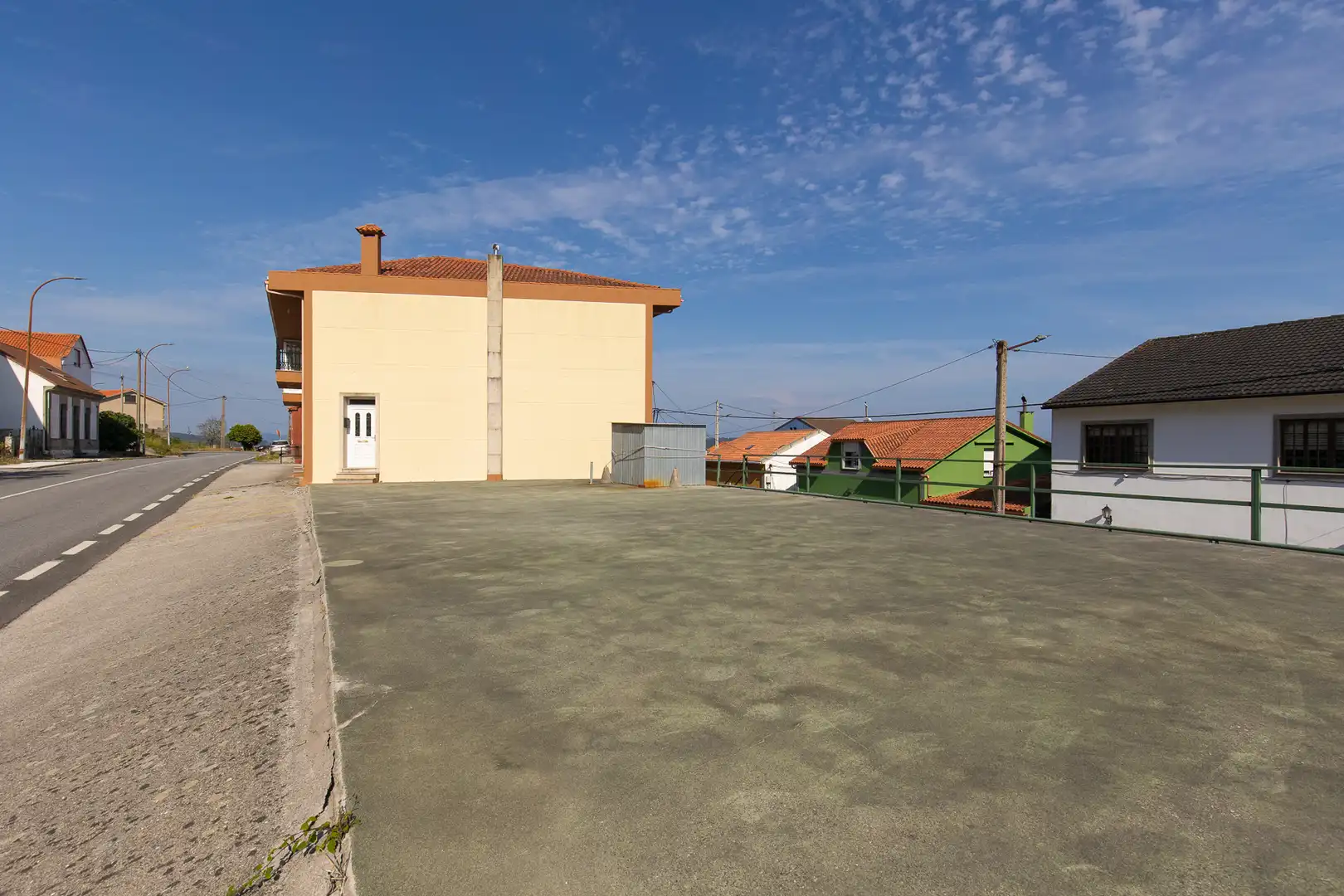 Vista exterior de Casa o xalet en venda en A Pobra do Caramiñal amb Calefacció, Jardí privat i Parquet